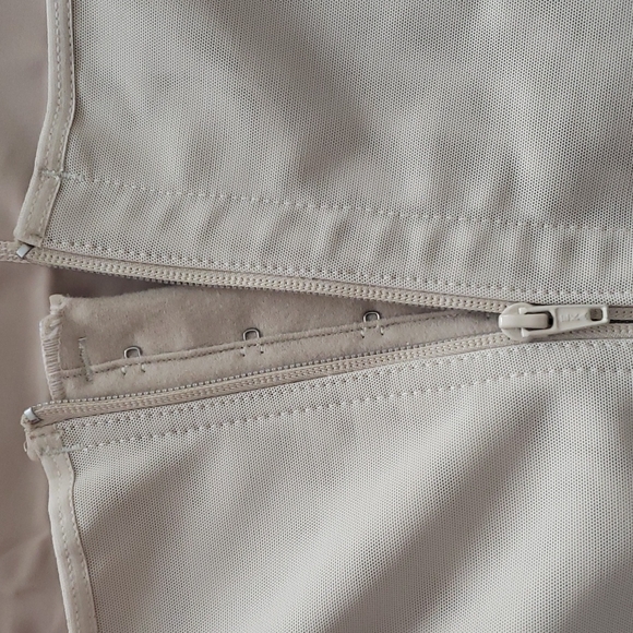 Compression - Picture 6 of 9